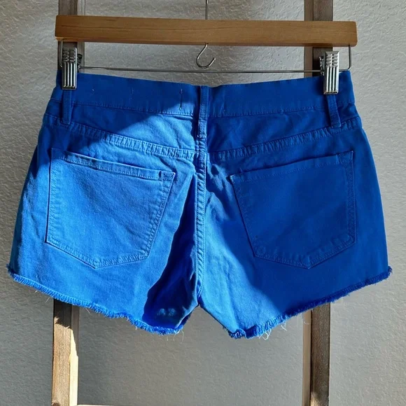 FRAME Le Cutoff Short in Coastal Blue sz: 24 - Picture 4 of 7
